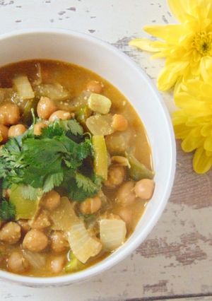 A picture of Chickpea & Almond Curry.