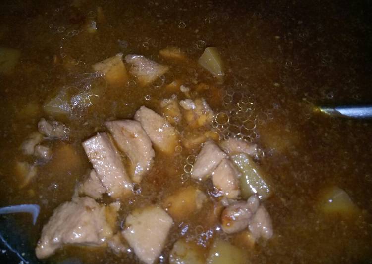 Proses Menyiapkan Semur ayam kentang (bisa dimakan anak) tidak pedas, Menggugah Selera