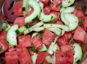 Una foto de ensalada de sandia