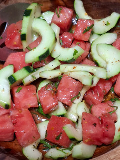 Una foto de Ensalada de sandía con pepino