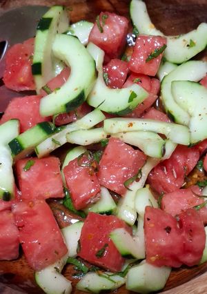 Una foto de Ensalada de sandía con pepino
