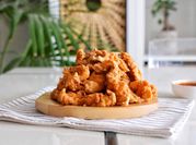 Una foto de pechuga de pollo jugosas