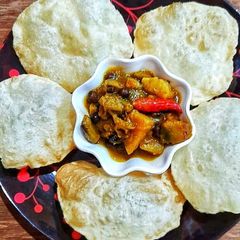 A picture of Perfect Bengali Sunday Breakfast.