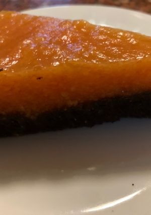 Una foto de TARTA de CHOCOLATE de MANGO y PAPAYA (sin gluten)