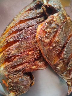கருப்பு வாவல் மீன் வருவல்(black pomfret fish fry recipe in tamil) செய்முறை முக்கிய புகைப்படம்
