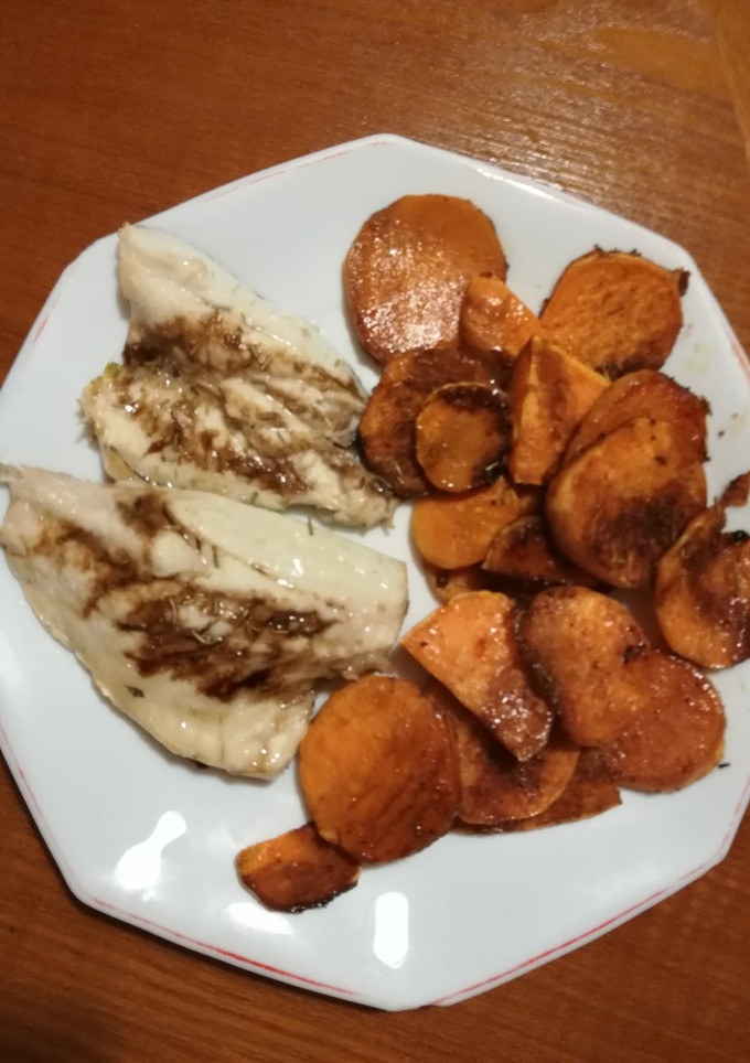 Una foto de Dorada con boniato al horno