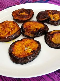 बैगन भाजा (Baingan bhaja recipe in Hindi) रेसिपी मुख्य फोटो