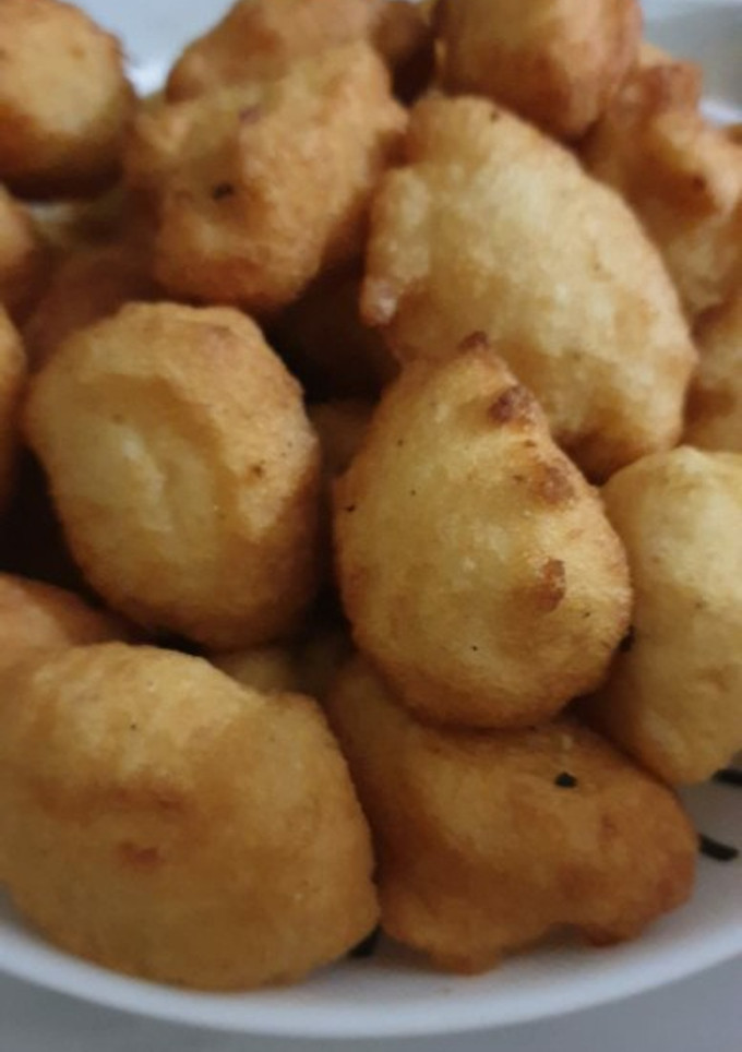 Una foto de Buñuelos salados de frijoles para aperitivos