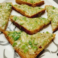 A picture of Chilli garlic cheese toast🥰.
