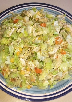 Una foto de Ensalada de Pollo con Vegetales