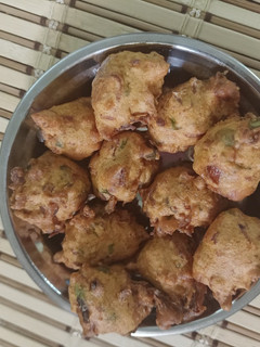 கடலைமாவு கேரட் போண்டா (Kadalai maavu carrot bonda recipe in tamil) செய்முறை முக்கிய புகைப்படம்