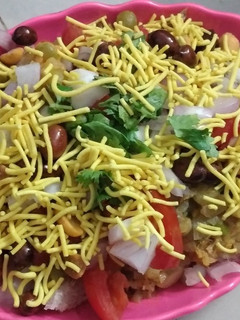 પોરબંદર સ્પેશીયલ પાવ રગડો(Porbandar Special Paav Ragdo Recipe In Gujarati) રેસીપી મુખ્ય ફોટો