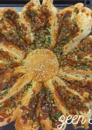A picture of Spinach and Cheese Sunflower Bread.