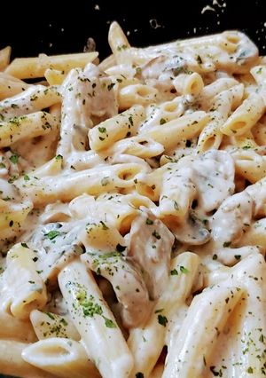 Tejszínes - gombás tészta fokhagymával 🥛🍄🍜🧄🍜🍜 recept fotója