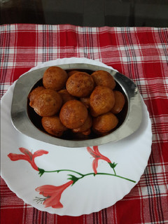உன்னியப்பம் (Unniappam recipe in tamil) செய்முறை முக்கிய புகைப்படம்