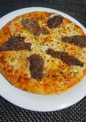 Una foto de Pizza steak con mozzarella