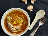 વેજ થુકપા સૂપ (Veg Thukpa Soup Recipe In Gujarati)