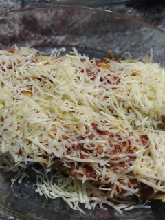 Una foto de Calabacín relleno al horno con cebolla caramelizada