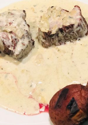 Una foto de Surlonge au Fromage Bleu (Lomo Roquefort)