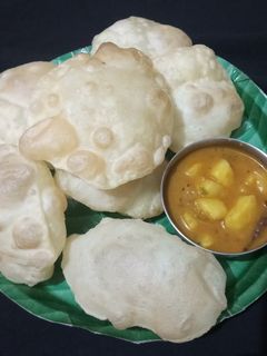 লুচি(Luchi recipe in Bengali) রেসিপির প্রধান ছবি