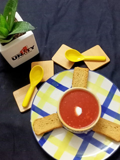ટામેટા નું સૂપ (Tomato Soup Recipe In Gujarati) રેસીપી મુખ્ય ફોટો