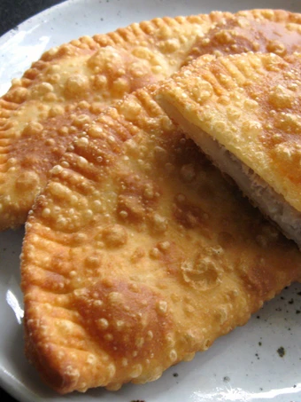 Easy Steps Prepare Recipes ‘Chebureki’ Deep-fried Meat Stuffed Pastry the Delicious Make You Drink.