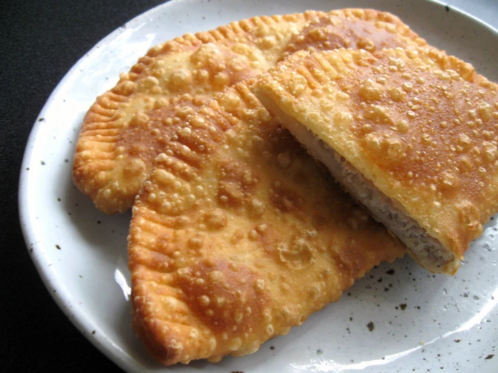 Easy Steps Prepare Recipes ‘Chebureki’ Deep-fried Meat Stuffed Pastry the Delicious Make You Drink.