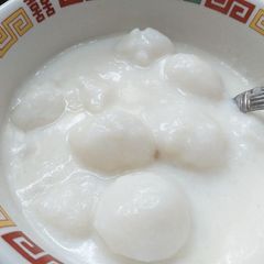 A picture of Rice Ball In Coconut Milk.
