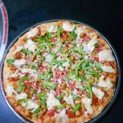A picture of Tikka pizza.