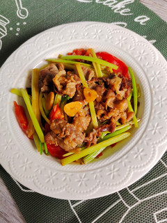 炒番茄芹菜牛肉(便當菜) 的食譜成品照片