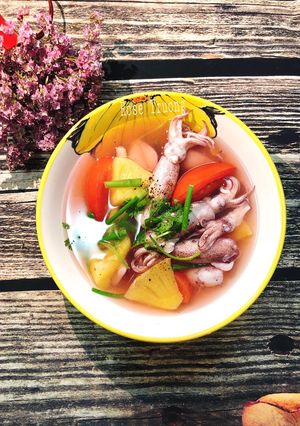 Hình của món Canh Mực Nấu Ngót.