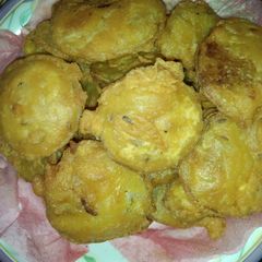 A picture of Aloo ki kachori.