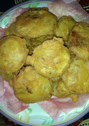 A picture of Aloo ki kachori.
