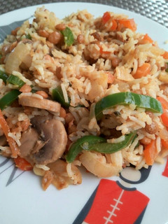 Una foto de Arroz con lentejas al curry Vegano