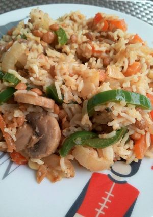 Una foto de Arroz con lentejas al curry Vegano