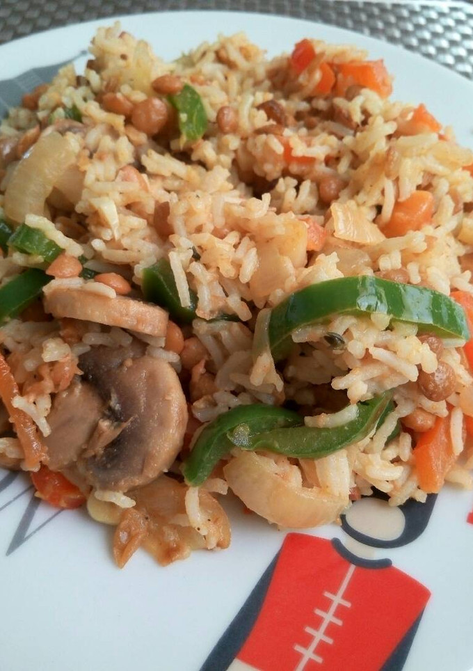 Una foto de Arroz con lentejas al curry Vegano
