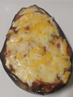 Una foto de Berenjena rellena de tomate
