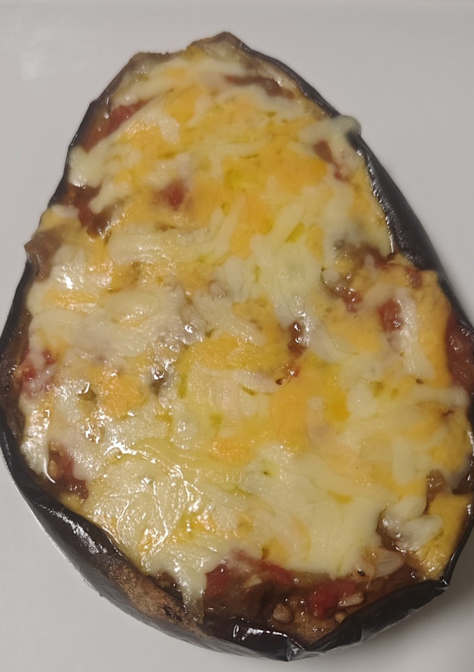 Una foto de Berenjena rellena de tomate