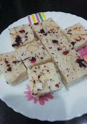 A picture of Coconut Burfi.