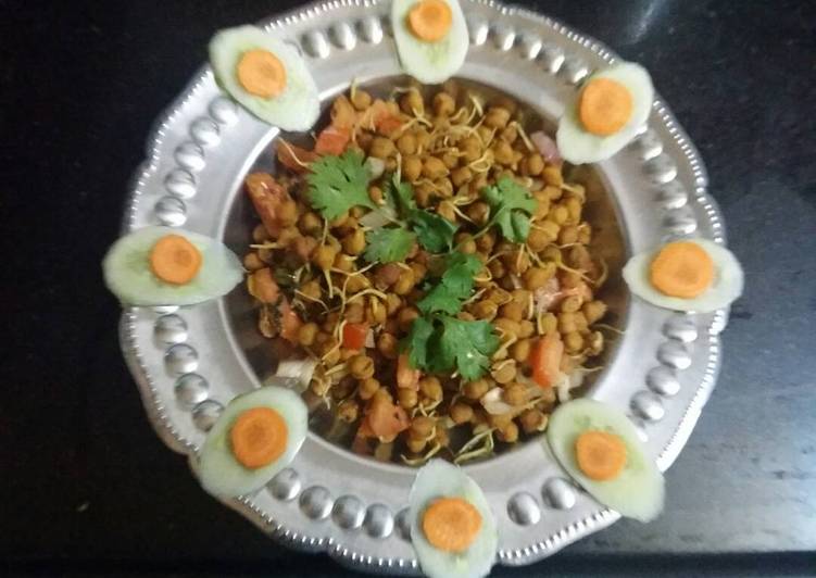 Simple Way to Make Speedy Sprouted chana salad