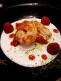 Crema di burrata con gamberi e lamponi