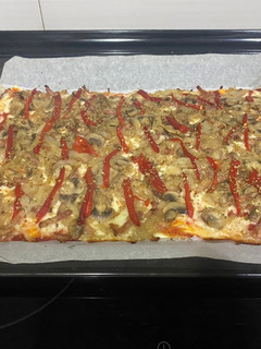 Una foto de Pizza de cebolla y champiñones