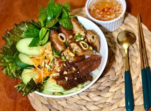 Hình của món Bún Thịt Nướng Chả Giò.