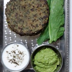 A picture of Bajra thepla.