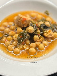 Una foto de Garbanzos con espinacas y cerdo en Olla Gm G