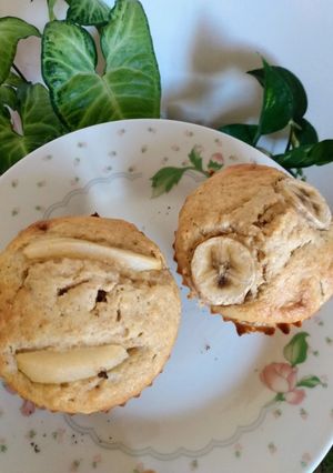 Una foto de Muffins de banana y pera. Con harina integral, avena y leudante