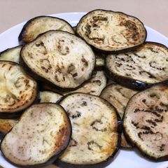 A picture of Grilled aubergines 🍆.