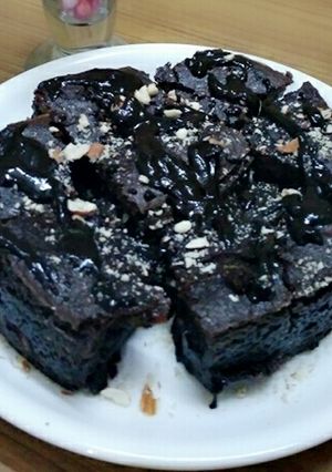 A picture of Eggless chocolate brownies.