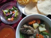 Gambar sup daging iga sapi bening