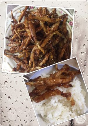 Hình của món Cá cơm từ hoa chuối.